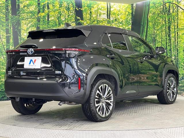 ヤリスクロス ハイブリッドＺ　禁煙車　純正８型ＤＡ　バックカメラ　衝突被害軽減システム　レーダークルーズ　合皮コンビシート　パワーシート　シートヒータ　コーナーセンサー　ＬＥＤヘッド　ＥＴＣ　純正１８インチアルミ　オートハイビーム（17枚目）