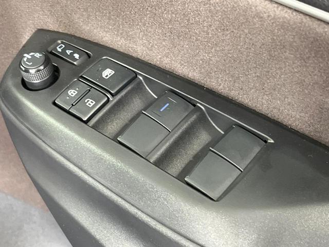 ヤリスクロス ハイブリッドＺ　禁煙車　純正８型ＤＡ　バックカメラ　衝突被害軽減システム　レーダークルーズ　合皮コンビシート　パワーシート　シートヒータ　コーナーセンサー　ＬＥＤヘッド　ＥＴＣ　純正１８インチアルミ　オートハイビーム（21枚目）