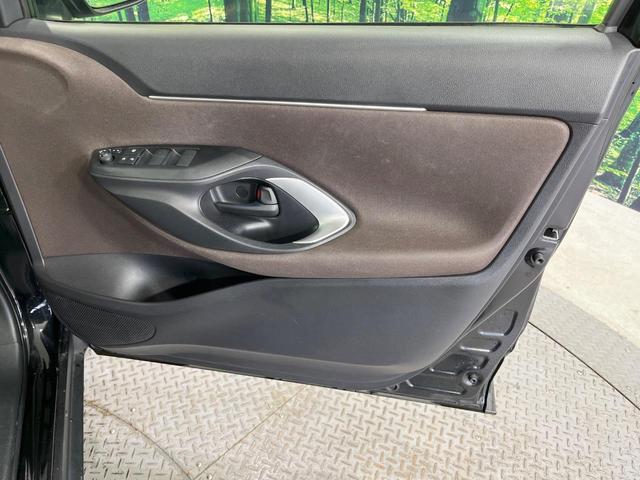 ヤリスクロス ハイブリッドＺ　禁煙車　純正８型ＤＡ　バックカメラ　衝突被害軽減システム　レーダークルーズ　合皮コンビシート　パワーシート　シートヒータ　コーナーセンサー　ＬＥＤヘッド　ＥＴＣ　純正１８インチアルミ　オートハイビーム（45枚目）