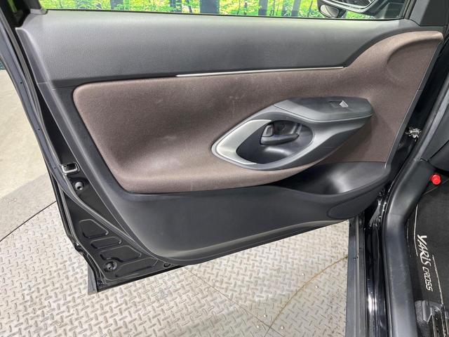 ヤリスクロス ハイブリッドＺ　禁煙車　純正８型ＤＡ　バックカメラ　衝突被害軽減システム　レーダークルーズ　合皮コンビシート　パワーシート　シートヒータ　コーナーセンサー　ＬＥＤヘッド　ＥＴＣ　純正１８インチアルミ　オートハイビーム（48枚目）