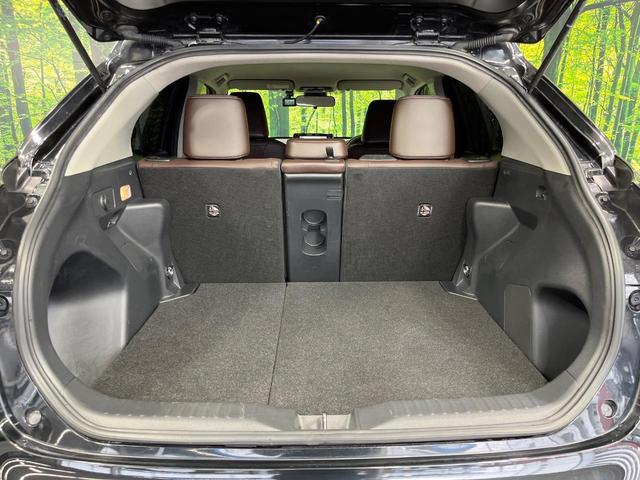 ヤリスクロス ハイブリッドＺ　禁煙車　純正８型ＤＡ　バックカメラ　衝突被害軽減システム　レーダークルーズ　合皮コンビシート　パワーシート　シートヒータ　コーナーセンサー　ＬＥＤヘッド　ＥＴＣ　純正１８インチアルミ　オートハイビーム（49枚目）