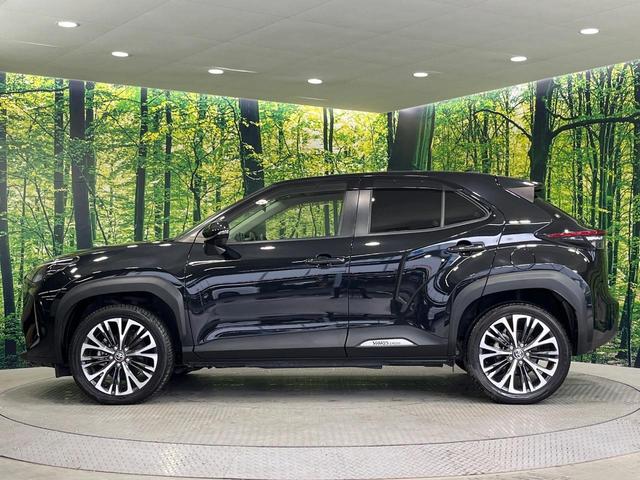 ヤリスクロス ハイブリッドＺ　禁煙車　純正８型ＤＡ　バックカメラ　衝突被害軽減システム　レーダークルーズ　合皮コンビシート　パワーシート　シートヒータ　コーナーセンサー　ＬＥＤヘッド　ＥＴＣ　純正１８インチアルミ　オートハイビーム（63枚目）