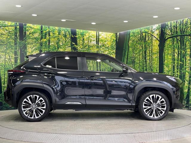 ヤリスクロス ハイブリッドＺ　禁煙車　純正８型ＤＡ　バックカメラ　衝突被害軽減システム　レーダークルーズ　合皮コンビシート　パワーシート　シートヒータ　コーナーセンサー　ＬＥＤヘッド　ＥＴＣ　純正１８インチアルミ　オートハイビーム（65枚目）