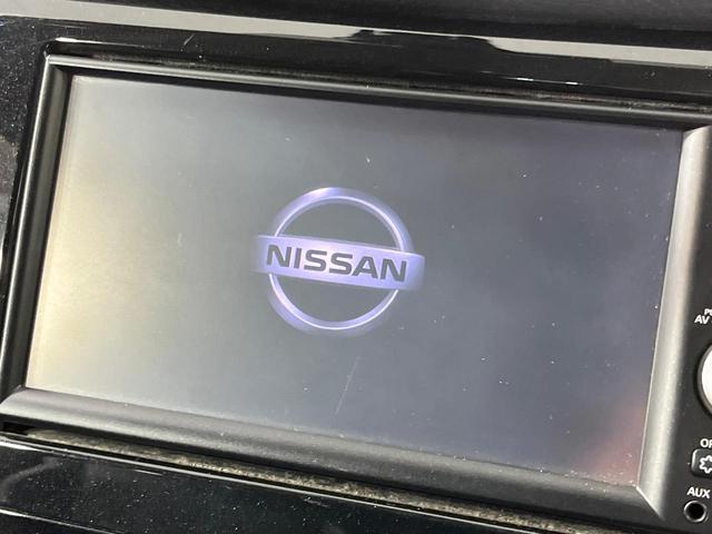 エクストレイル ２０Ｘ　エマージェンシーブレーキパッケージ　禁煙車　純正ＳＤナビ　バックカメラ　衝突被害軽減システム　防水シート　コーナーセンサー　スマートキー　ＥＴＣ　純正１７インチアルミホイール　シートヒーター　オートライト　オートエアコン　ＣＤ再生（4枚目）