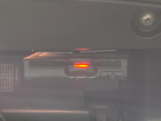 エクストレイル ２０Ｘ　エマージェンシーブレーキパッケージ　禁煙車　純正ＳＤナビ　バックカメラ　衝突被害軽減システム　防水シート　コーナーセンサー　スマートキー　ＥＴＣ　純正１７インチアルミホイール　シートヒーター　オートライト　オートエアコン　ＣＤ再生（6枚目）