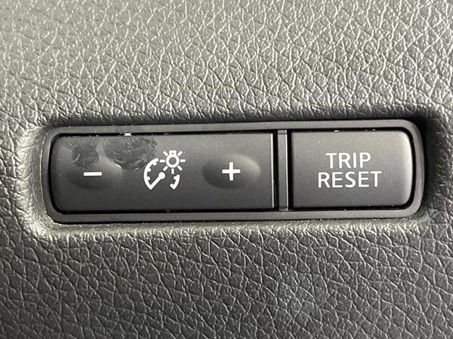 エクストレイル ２０Ｘ　エマージェンシーブレーキパッケージ　禁煙車　純正ＳＤナビ　バックカメラ　衝突被害軽減システム　防水シート　コーナーセンサー　スマートキー　ＥＴＣ　純正１７インチアルミホイール　シートヒーター　オートライト　オートエアコン　ＣＤ再生（24枚目）