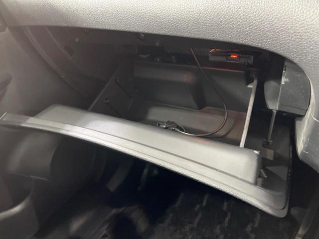 エクストレイル ２０Ｘ　エマージェンシーブレーキパッケージ　禁煙車　純正ＳＤナビ　バックカメラ　衝突被害軽減システム　防水シート　コーナーセンサー　スマートキー　ＥＴＣ　純正１７インチアルミホイール　シートヒーター　オートライト　オートエアコン　ＣＤ再生（41枚目）