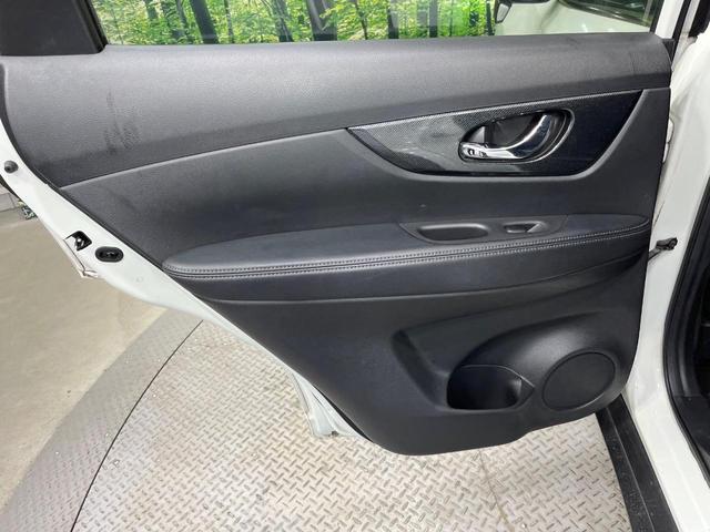 エクストレイル ２０Ｘ　エマージェンシーブレーキパッケージ　禁煙車　純正ＳＤナビ　バックカメラ　衝突被害軽減システム　防水シート　コーナーセンサー　スマートキー　ＥＴＣ　純正１７インチアルミホイール　シートヒーター　オートライト　オートエアコン　ＣＤ再生（44枚目）