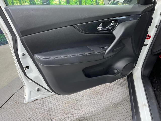 エクストレイル ２０Ｘ　エマージェンシーブレーキパッケージ　禁煙車　純正ＳＤナビ　バックカメラ　衝突被害軽減システム　防水シート　コーナーセンサー　スマートキー　ＥＴＣ　純正１７インチアルミホイール　シートヒーター　オートライト　オートエアコン　ＣＤ再生（45枚目）