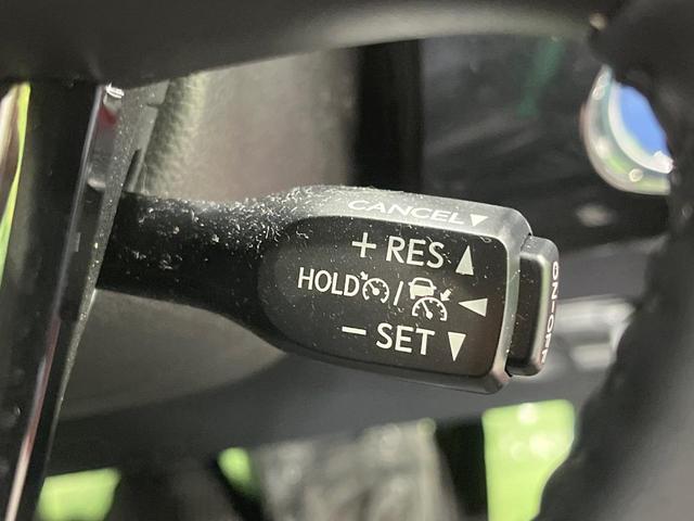 プリウス Ａツーリングセレクション　禁煙車　純正９型ＳＤナビ　バックカメラ　衝突被害軽減システム　レーダークルーズ　合皮レザーシート　シートヒーター　パワーシート　ドラレコ　コーナーセンサー　スマートキー　ＬＥＤヘッド　ＥＴＣ２．０（6枚目）