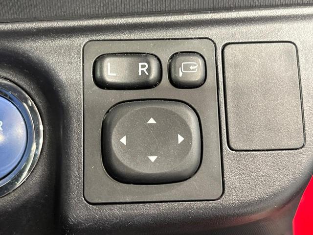 アクア クロスオーバー　禁煙車　ＳＤナビ　バックカメラ　衝突被害軽減システム　合皮コンビシート　スマートキー　ＬＥＤヘッド　ＥＴＣ　純正１６インチアルミ　オートハイビーム　車線逸脱警報　オートライト　オートエアコン（24枚目）