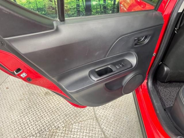 アクア クロスオーバー　禁煙車　ＳＤナビ　バックカメラ　衝突被害軽減システム　合皮コンビシート　スマートキー　ＬＥＤヘッド　ＥＴＣ　純正１６インチアルミ　オートハイビーム　車線逸脱警報　オートライト　オートエアコン（46枚目）