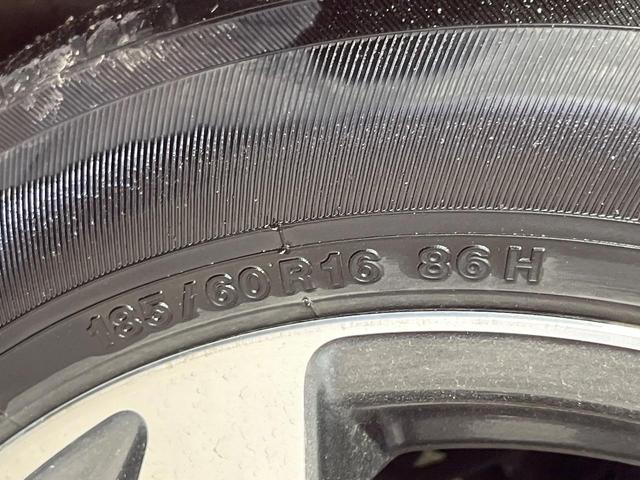 アクア クロスオーバー　禁煙車　ＳＤナビ　バックカメラ　衝突被害軽減システム　合皮コンビシート　スマートキー　ＬＥＤヘッド　ＥＴＣ　純正１６インチアルミ　オートハイビーム　車線逸脱警報　オートライト　オートエアコン（55枚目）