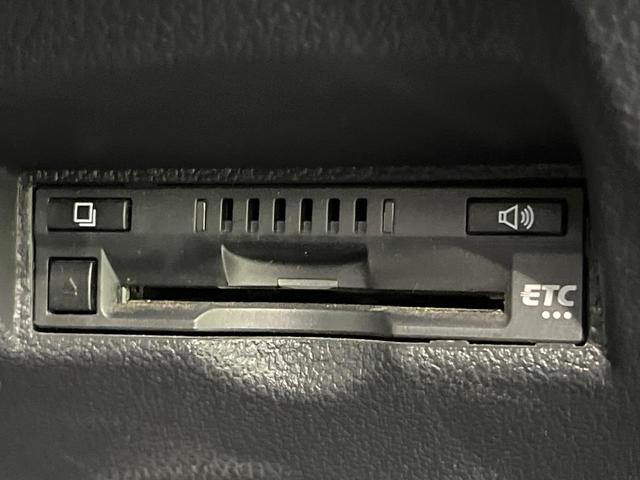 プリウス Ｓセーフティプラス　禁煙車　純正９インチナビ　バックカメラ　衝突被害軽減システム　レーダークルーズ　ドラレコ　コーナーセンサー　スマートキー　ＬＥＤヘッド　ビルトインＥＴＣ　純正１７インチアルミ　オートハイビーム（23枚目）