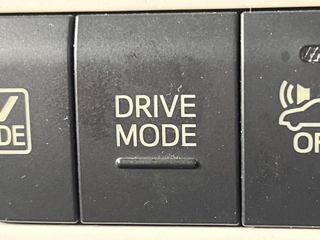 プリウス Ｓセーフティプラス　禁煙車　純正９インチナビ　バックカメラ　衝突被害軽減システム　レーダークルーズ　ドラレコ　コーナーセンサー　スマートキー　ＬＥＤヘッド　ビルトインＥＴＣ　純正１７インチアルミ　オートハイビーム（25枚目）