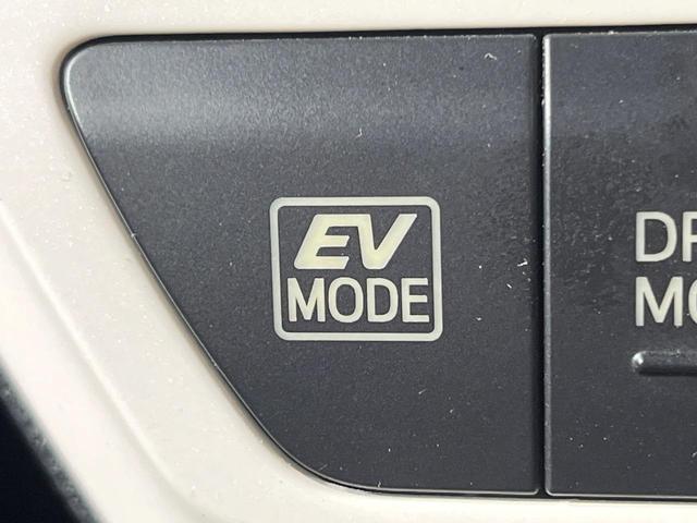 プリウス Ｓセーフティプラス　禁煙車　純正９インチナビ　バックカメラ　衝突被害軽減システム　レーダークルーズ　ドラレコ　コーナーセンサー　スマートキー　ＬＥＤヘッド　ビルトインＥＴＣ　純正１７インチアルミ　オートハイビーム（26枚目）