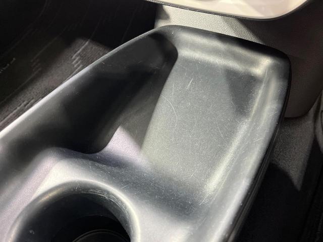 プリウス Ｓセーフティプラス　禁煙車　純正９インチナビ　バックカメラ　衝突被害軽減システム　レーダークルーズ　ドラレコ　コーナーセンサー　スマートキー　ＬＥＤヘッド　ビルトインＥＴＣ　純正１７インチアルミ　オートハイビーム（40枚目）