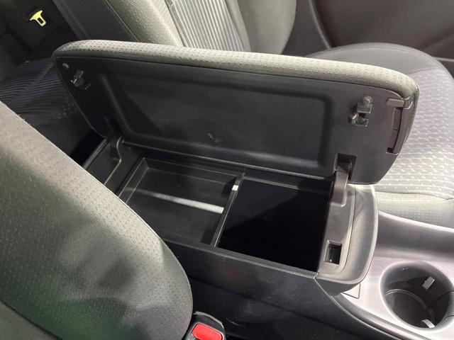 プリウス Ｓセーフティプラス　禁煙車　純正９インチナビ　バックカメラ　衝突被害軽減システム　レーダークルーズ　ドラレコ　コーナーセンサー　スマートキー　ＬＥＤヘッド　ビルトインＥＴＣ　純正１７インチアルミ　オートハイビーム（41枚目）