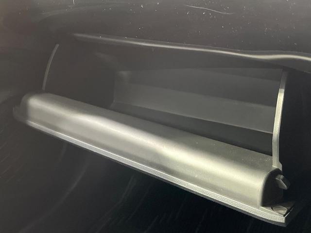 プリウス Ｓセーフティプラス　禁煙車　純正９インチナビ　バックカメラ　衝突被害軽減システム　レーダークルーズ　ドラレコ　コーナーセンサー　スマートキー　ＬＥＤヘッド　ビルトインＥＴＣ　純正１７インチアルミ　オートハイビーム（45枚目）