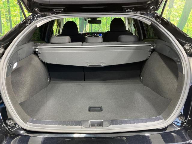 プリウス Ｓセーフティプラス　禁煙車　純正９インチナビ　バックカメラ　衝突被害軽減システム　レーダークルーズ　ドラレコ　コーナーセンサー　スマートキー　ＬＥＤヘッド　ビルトインＥＴＣ　純正１７インチアルミ　オートハイビーム（58枚目）