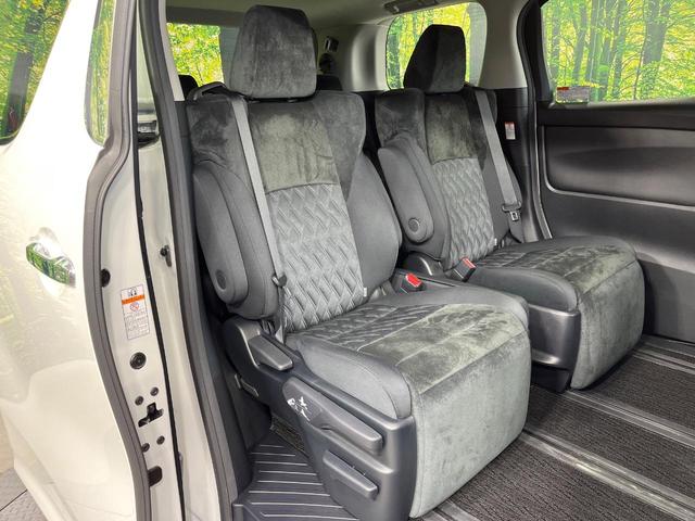アルファード ２．５Ｓ　禁煙車　ツインムーンルーフ　両側電動ドア　１２型後席モニター　純正９型ナビ　バックカメラ　衝突被害軽減システム　レーダークルーズ　コーナーセンサー　スマートキー　ＬＥＤヘッド　ビルトインＥＴＣ（9枚目）