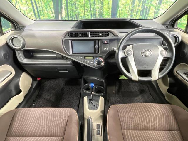 アクア Ｇ　禁煙車　純正ＳＤナビ　バックカメラ　スマートキー　ＬＥＤヘッドライト　ＥＴＣ　純正１６インチアルミホイール　オートライト　オートエアコン　Ｂｌｕｅｔｏｏｔｈ　ＣＤ　ＤＶＤ再生　地デジ（2枚目）