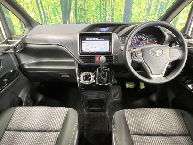 ヴォクシー ＺＳ　禁煙車　両側電動ドア　純正９型ＳＤナビ　１２型後席モニター　バックカメラ　衝突被害軽減システム　ドラレコ　コーナーセンサー　ＬＥＤヘッド　クルコン　純正１６インチアルミ　オートハイビーム（2枚目）