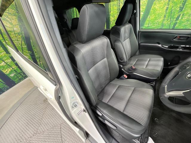 ヴォクシー ＺＳ　禁煙車　両側電動ドア　純正９型ＳＤナビ　１２型後席モニター　バックカメラ　衝突被害軽減システム　ドラレコ　コーナーセンサー　ＬＥＤヘッド　クルコン　純正１６インチアルミ　オートハイビーム（8枚目）