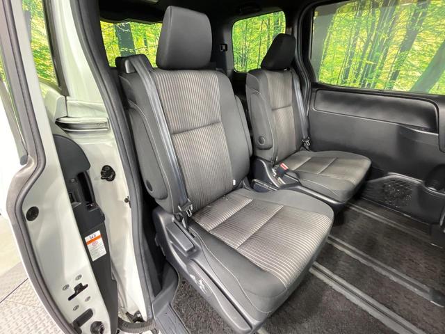 ヴォクシー ＺＳ　禁煙車　両側電動ドア　純正９型ＳＤナビ　１２型後席モニター　バックカメラ　衝突被害軽減システム　ドラレコ　コーナーセンサー　ＬＥＤヘッド　クルコン　純正１６インチアルミ　オートハイビーム（9枚目）