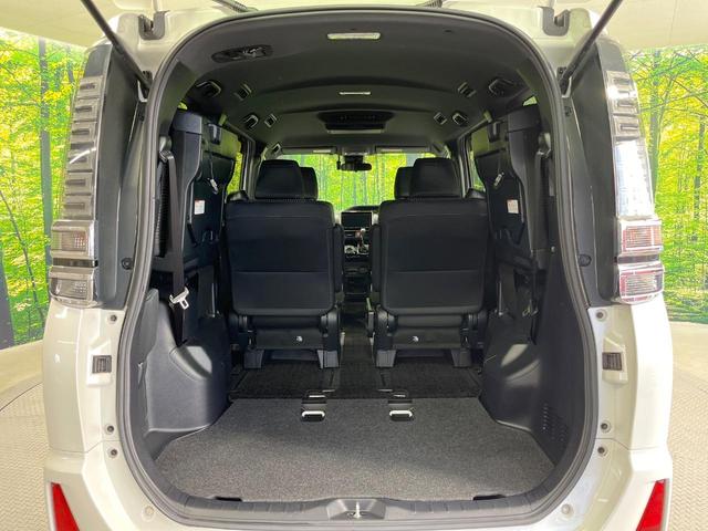 ヴォクシー ＺＳ　禁煙車　両側電動ドア　純正９型ＳＤナビ　１２型後席モニター　バックカメラ　衝突被害軽減システム　ドラレコ　コーナーセンサー　ＬＥＤヘッド　クルコン　純正１６インチアルミ　オートハイビーム（11枚目）