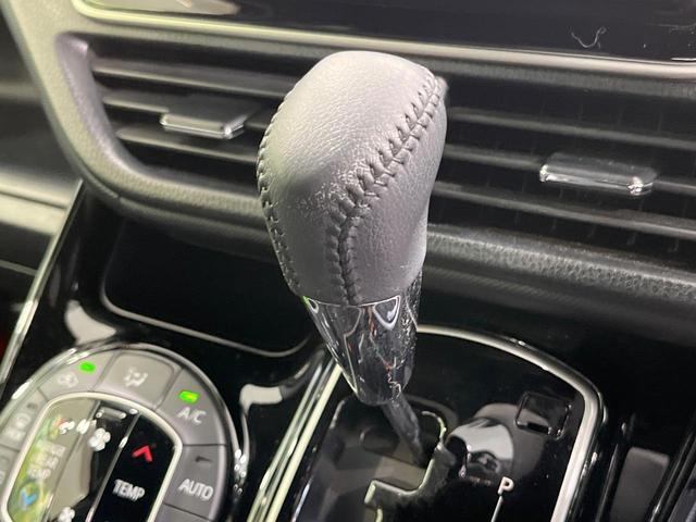 ヴォクシー ＺＳ　禁煙車　両側電動ドア　純正９型ＳＤナビ　１２型後席モニター　バックカメラ　衝突被害軽減システム　ドラレコ　コーナーセンサー　ＬＥＤヘッド　クルコン　純正１６インチアルミ　オートハイビーム（33枚目）