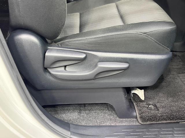 ヴォクシー ＺＳ　禁煙車　両側電動ドア　純正９型ＳＤナビ　１２型後席モニター　バックカメラ　衝突被害軽減システム　ドラレコ　コーナーセンサー　ＬＥＤヘッド　クルコン　純正１６インチアルミ　オートハイビーム（42枚目）
