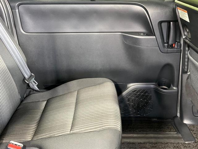ヴォクシー ＺＳ　禁煙車　両側電動ドア　純正９型ＳＤナビ　１２型後席モニター　バックカメラ　衝突被害軽減システム　ドラレコ　コーナーセンサー　ＬＥＤヘッド　クルコン　純正１６インチアルミ　オートハイビーム（43枚目）