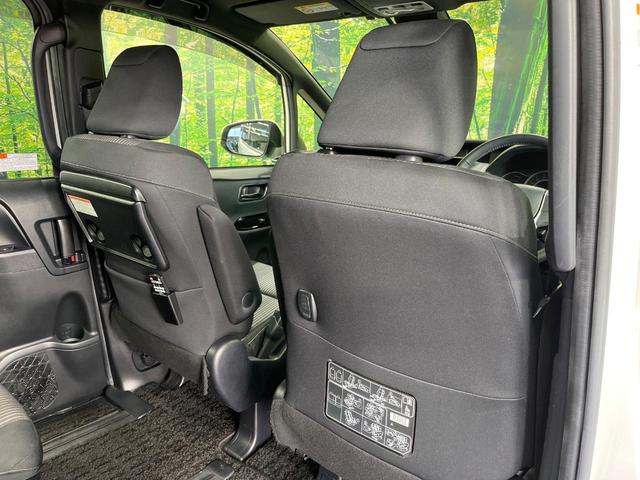 ヴォクシー ＺＳ　禁煙車　両側電動ドア　純正９型ＳＤナビ　１２型後席モニター　バックカメラ　衝突被害軽減システム　ドラレコ　コーナーセンサー　ＬＥＤヘッド　クルコン　純正１６インチアルミ　オートハイビーム（55枚目）