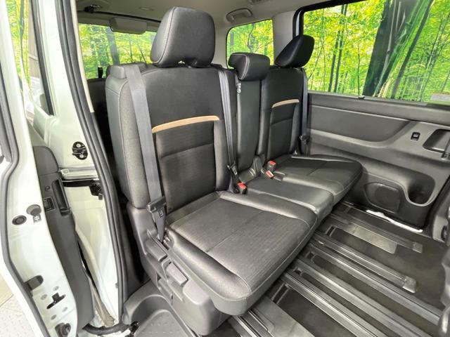 �Z�J���h�V�[�g�͒������������ƂȂ��Ă���A�X���C�h����ΒʘH�X�y�[�X���o��I�O��̈ړ����Ƃ��Ă��ȒP�ł���������A�W����Ԏ������K�ȍ���S�n�̃V�[�g�ƂȂ��Ă��܂���