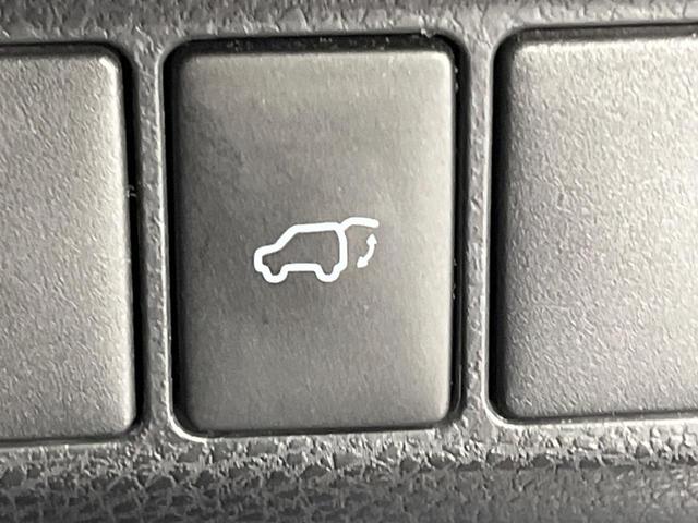 ハリアー プレミアム　禁煙車　純正ＳＤナビ　バックカメラ　衝突被害軽減システム　レーダークルーズ　電動リアゲート　合皮レザーシート　パワーシート　ドラレコ　コーナーセンサー　スマートキー　ＬＥＤヘッド　純正１８インチアルミ（7枚目）