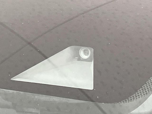 �y�C���e���W�F���g�G�}�[�W�F���V�[�u���[�L�z�t�����g�J�����őO���̎ԗ�����s�҂����m�B�Փ˂������Ȏ��͏Փ˔�Q�y���u���[�L���쓮�A�Փˉ�����T�|�[�g�B�����S�Ƀh���C�u�����y���݂��������܂��B