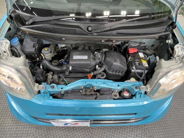 Ｎ－ＢＯＸ Ｇ・Ｌパッケージ　禁煙車　電動スライドドア　純正ＳＤナビ　バックカメラ　ＨＩＤヘッドライト　オートエアコン　パワーウィンドウ　パワーステアリング　電動格納ミラー　プライバシーガラス　ロールサンシェード　アームレスト（18枚目）