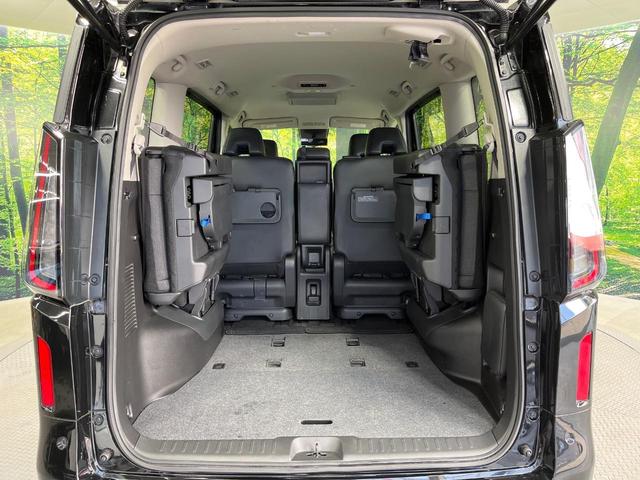 セレナ ｅ－パワー　ハイウェイスターＶ　両側電動ドア　後席モニター　全周囲カメラ　衝突被害軽減システム　レーダークルーズ　禁煙車　コーナーセンサー　スマートキー　ＬＥＤヘッド　純正１６インチアルミ　オートライト　デュアルエアコン（11枚目）