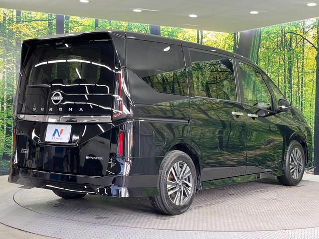 セレナ ｅ－パワー　ハイウェイスターＶ　両側電動ドア　後席モニター　全周囲カメラ　衝突被害軽減システム　レーダークルーズ　禁煙車　コーナーセンサー　スマートキー　ＬＥＤヘッド　純正１６インチアルミ　オートライト　デュアルエアコン（15枚目）