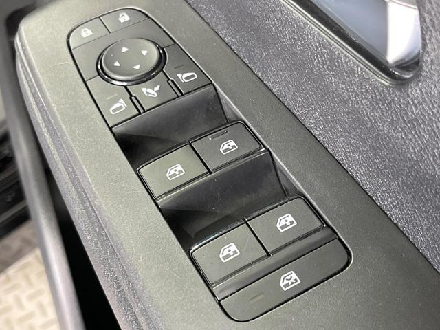 セレナ ｅ－パワー　ハイウェイスターＶ　両側電動ドア　後席モニター　全周囲カメラ　衝突被害軽減システム　レーダークルーズ　禁煙車　コーナーセンサー　スマートキー　ＬＥＤヘッド　純正１６インチアルミ　オートライト　デュアルエアコン（23枚目）