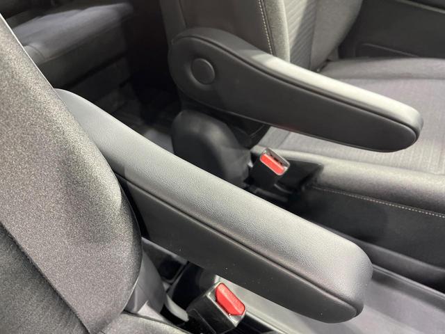 セレナ ｅ－パワー　ハイウェイスターＶ　両側電動ドア　後席モニター　全周囲カメラ　衝突被害軽減システム　レーダークルーズ　禁煙車　コーナーセンサー　スマートキー　ＬＥＤヘッド　純正１６インチアルミ　オートライト　デュアルエアコン（25枚目）