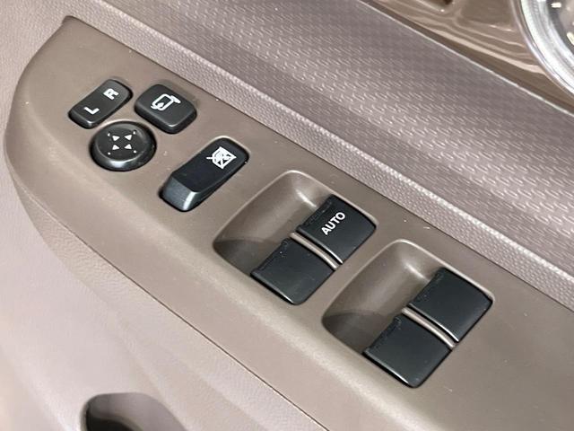 アルトラパンショコラ G 禁煙車 スマートキー HIDヘッドライト 純正14インチアルミホイール オートライト CD再生 AM FM再生 プッシュスタート 電動格納ミラー アイドリングストップ ドアバイザー(21枚目)