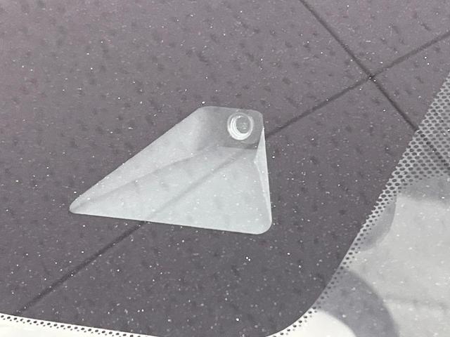 �y�C���e���W�F���g�G�}�[�W�F���V�[�u���[�L�z�t�����g�J�����őO���̎ԗ�����s�҂����m�B�Փ˂������Ȏ��͏Փ˔�Q�y���u���[�L���쓮�A�Փˉ�����T�|�[�g�B�����S�Ƀh���C�u�����y���݂��������܂��B