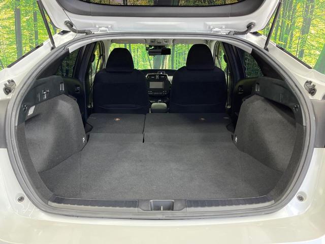 プリウス ＳセーフティプラスＩＩ　禁煙車　純正ＳＤナビ　全周囲カメラ　衝突被害軽減システム　レーダークルーズ　ドラレコ　コーナーセンサー　スマートキー　ＬＥＤヘッド　ビルトインＥＴＣ　純正１７インチアルミ　車線逸脱警報　オートライト（10枚目）