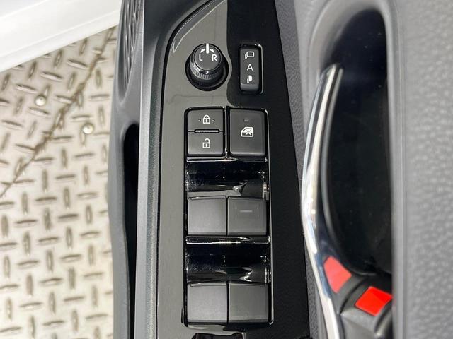 プリウス ＳセーフティプラスＩＩ　禁煙車　純正ＳＤナビ　全周囲カメラ　衝突被害軽減システム　レーダークルーズ　ドラレコ　コーナーセンサー　スマートキー　ＬＥＤヘッド　ビルトインＥＴＣ　純正１７インチアルミ　車線逸脱警報　オートライト（24枚目）