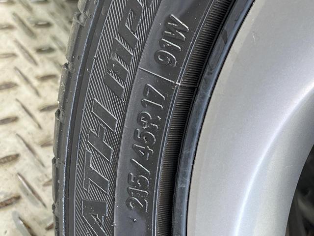 プリウス ＳセーフティプラスＩＩ　禁煙車　純正ＳＤナビ　全周囲カメラ　衝突被害軽減システム　レーダークルーズ　ドラレコ　コーナーセンサー　スマートキー　ＬＥＤヘッド　ビルトインＥＴＣ　純正１７インチアルミ　車線逸脱警報　オートライト（27枚目）