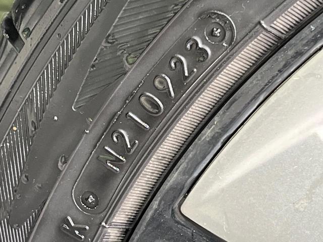 プリウス ＳセーフティプラスＩＩ　禁煙車　純正ＳＤナビ　全周囲カメラ　衝突被害軽減システム　レーダークルーズ　ドラレコ　コーナーセンサー　スマートキー　ＬＥＤヘッド　ビルトインＥＴＣ　純正１７インチアルミ　車線逸脱警報　オートライト（29枚目）