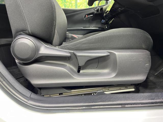 プリウス ＳセーフティプラスＩＩ　禁煙車　純正ＳＤナビ　全周囲カメラ　衝突被害軽減システム　レーダークルーズ　ドラレコ　コーナーセンサー　スマートキー　ＬＥＤヘッド　ビルトインＥＴＣ　純正１７インチアルミ　車線逸脱警報　オートライト（30枚目）