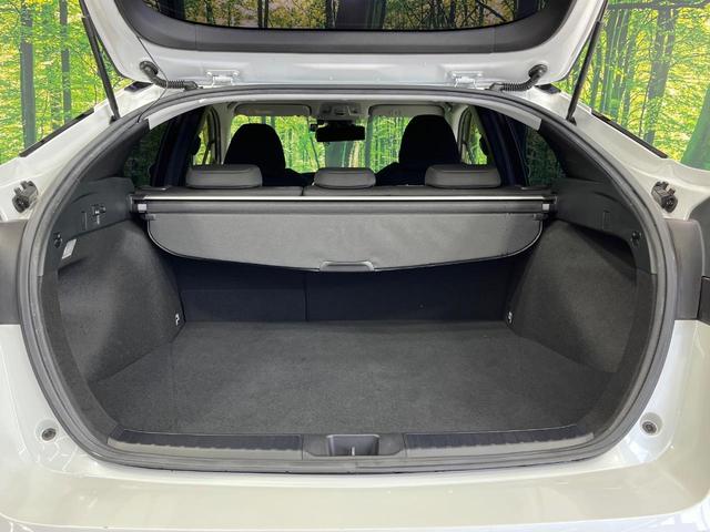 プリウス ＳセーフティプラスＩＩ　禁煙車　純正ＳＤナビ　全周囲カメラ　衝突被害軽減システム　レーダークルーズ　ドラレコ　コーナーセンサー　スマートキー　ＬＥＤヘッド　ビルトインＥＴＣ　純正１７インチアルミ　車線逸脱警報　オートライト（39枚目）